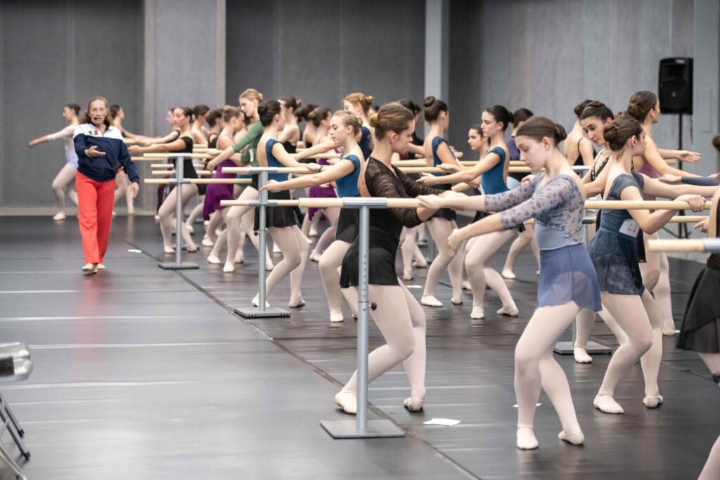 Loredana Mapelli dirigiendo la clase magistral en dif