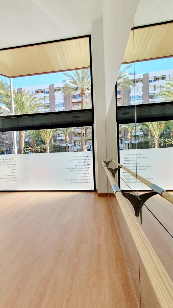 Barra de ballet de pared Arabesque en Clinica Miralles Ferrer